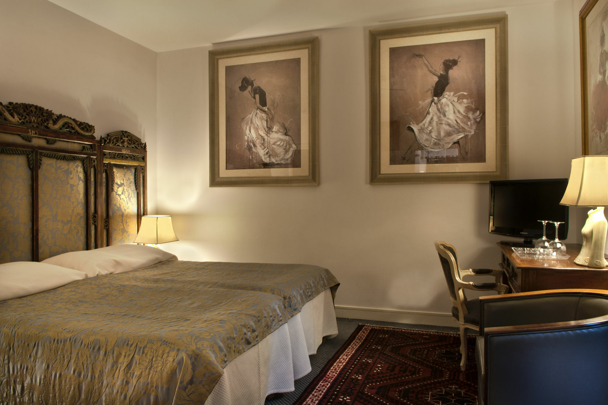 Nicolo - Tour Eiffel Hotel